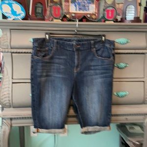 Trendy Lucky Brand Blue Jean shorts!